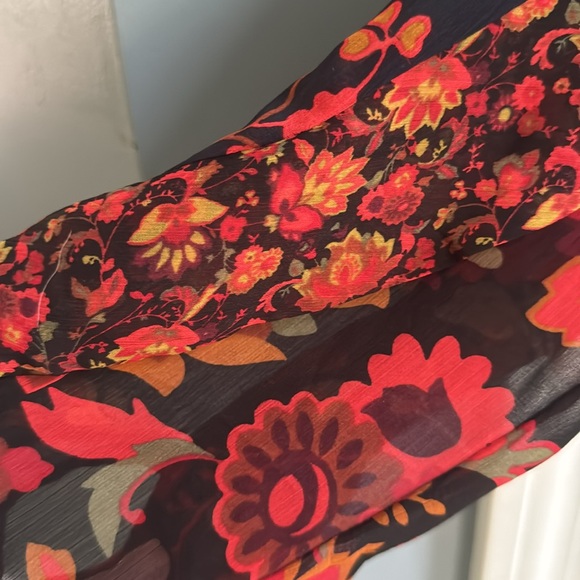 LOFT Floral Ruffled Blouse - Picture 4 of 6